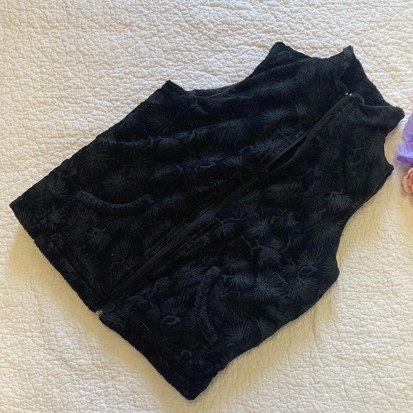 Columbia Jackets & Blazers - Women's Columbia Black Fleece Vest - Pine Cone Design- Sz S